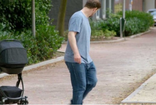 Otroški voziček, ki vozi sam