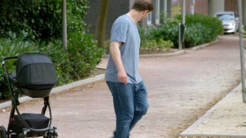 Otroški voziček, ki vozi sam