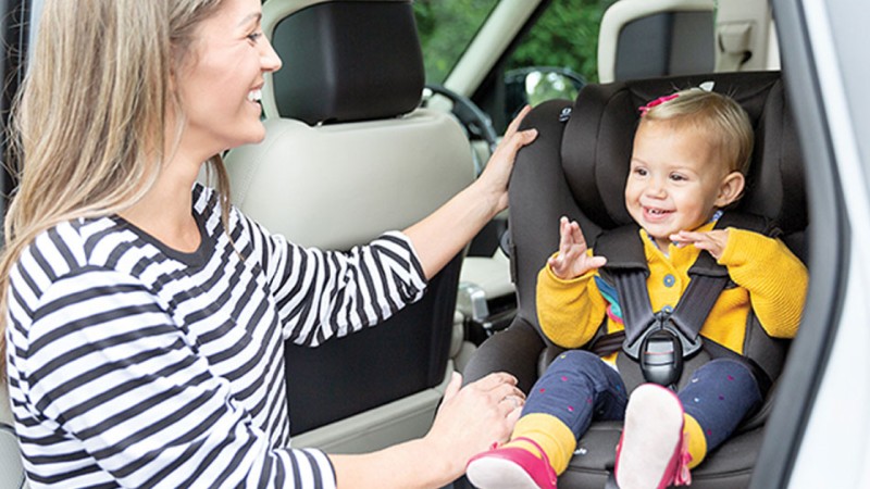 Otrok v avtu? Na kaj morate biti ob tem starši pozorni!