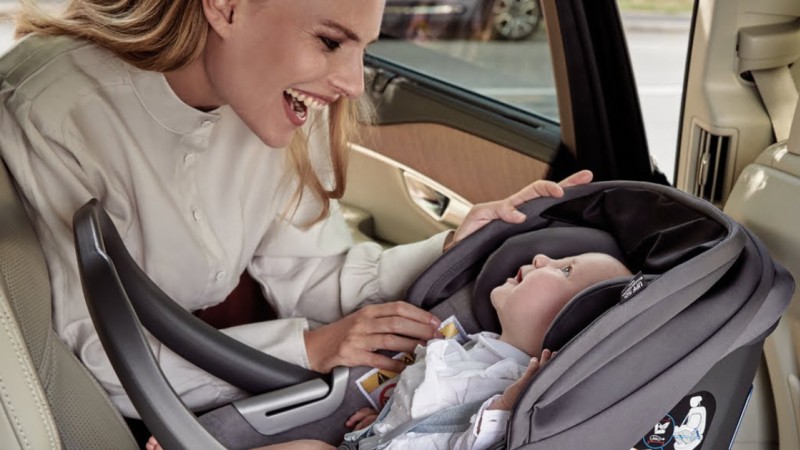 Do kdaj otrok v avtosedežu. Ne goljufajte!