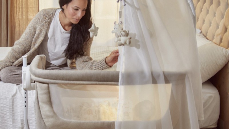 Praktična obposteljna posteljica za dojenčka