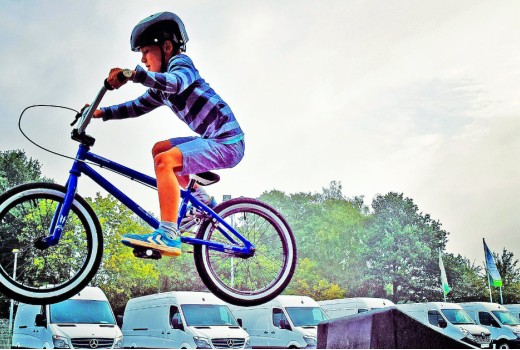 Kdaj otrok običajno začne voziti kolo? A veste?