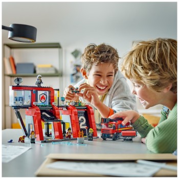 Lego kocke City Gasilska postaja z gasilskim vozilom 60414 Lego kocke City Gasilska postaja z gasilskim vozilom 60414