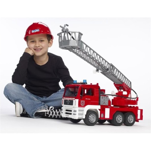 Bruder gasilski avto z lestvijo