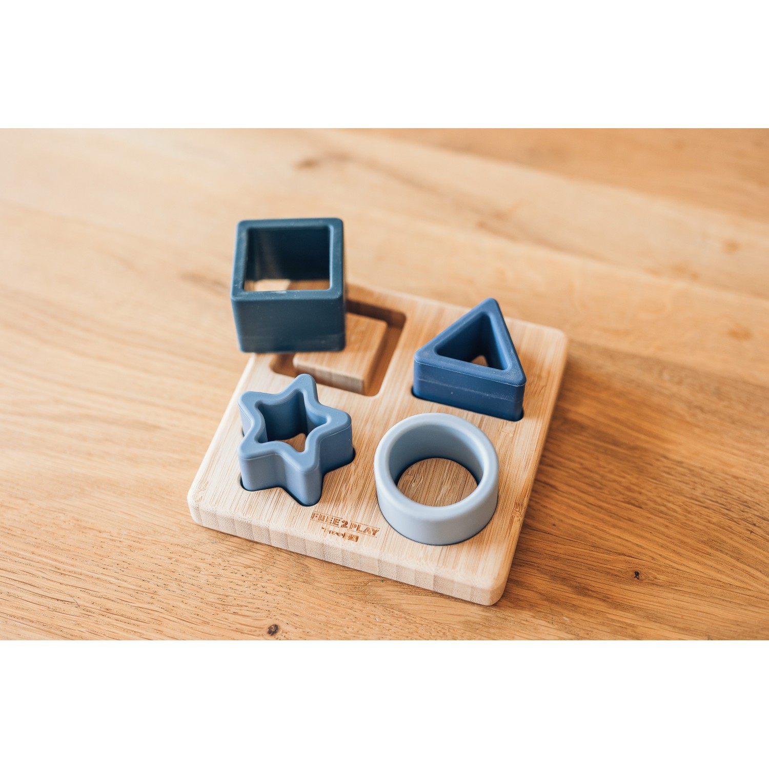 Free 2 Play vstavljanka Shapes