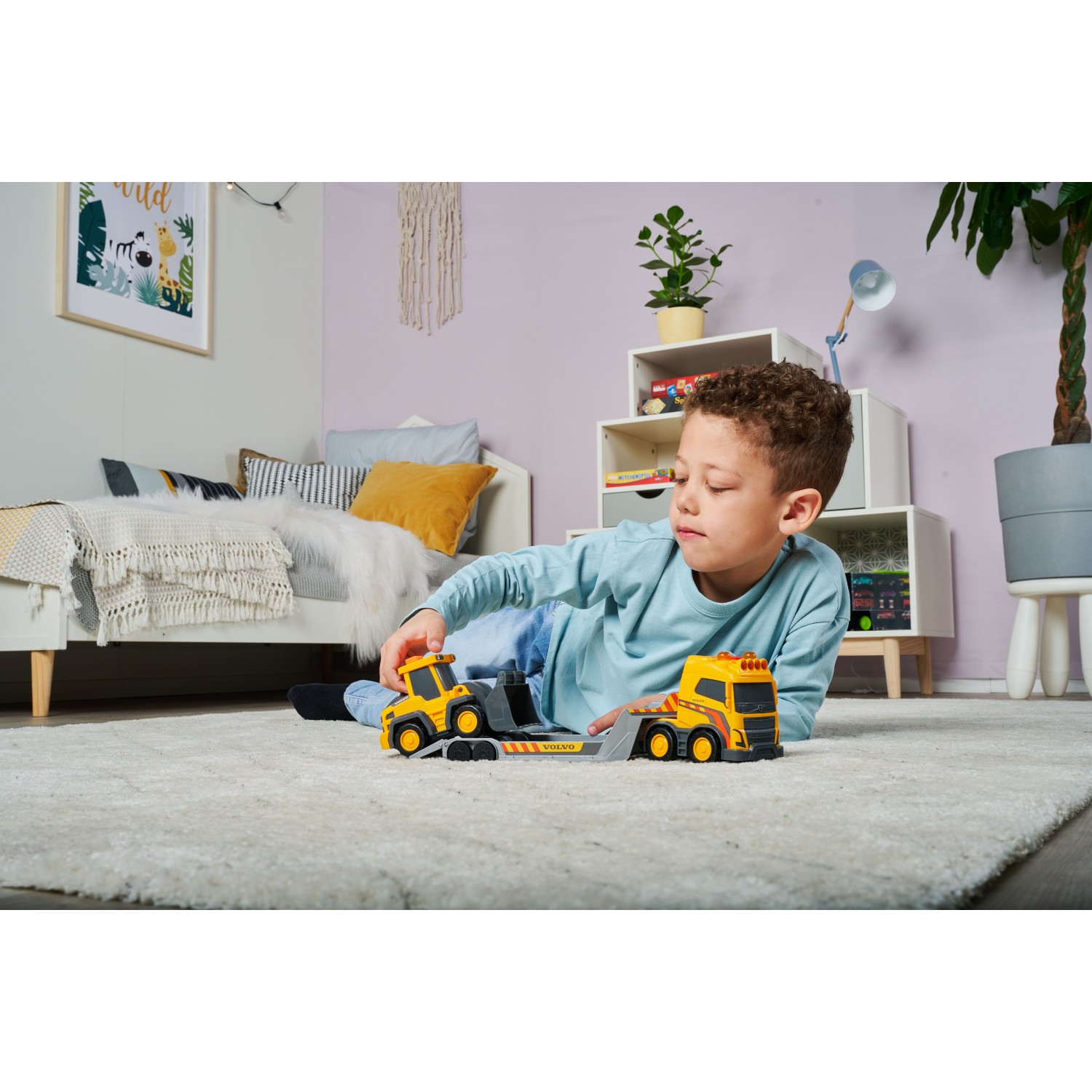 Dickie delovni tovornjak Volvo s prikolico za prevoz strojev 32 cm