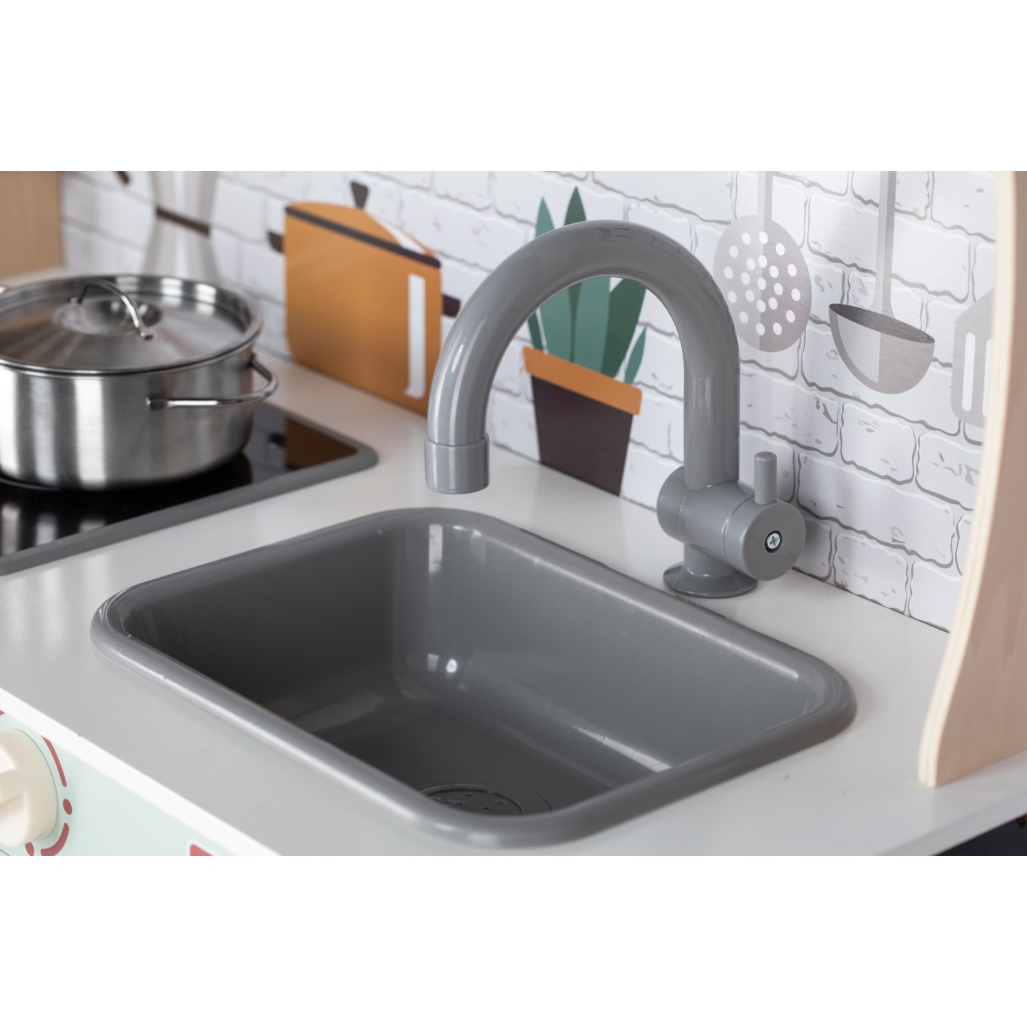 Free 2 Play mini drvena kuhinja s dodacima