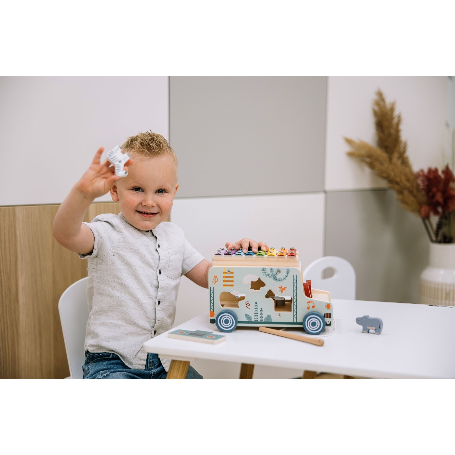 Free 2 Play tovornjak s ksilofonom in živalsko druščino