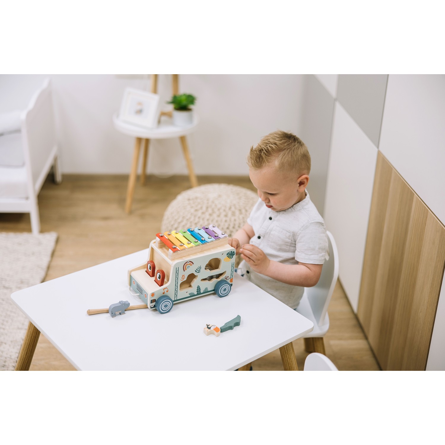 Free 2 Play tovornjak s ksilofonom in živalsko druščino