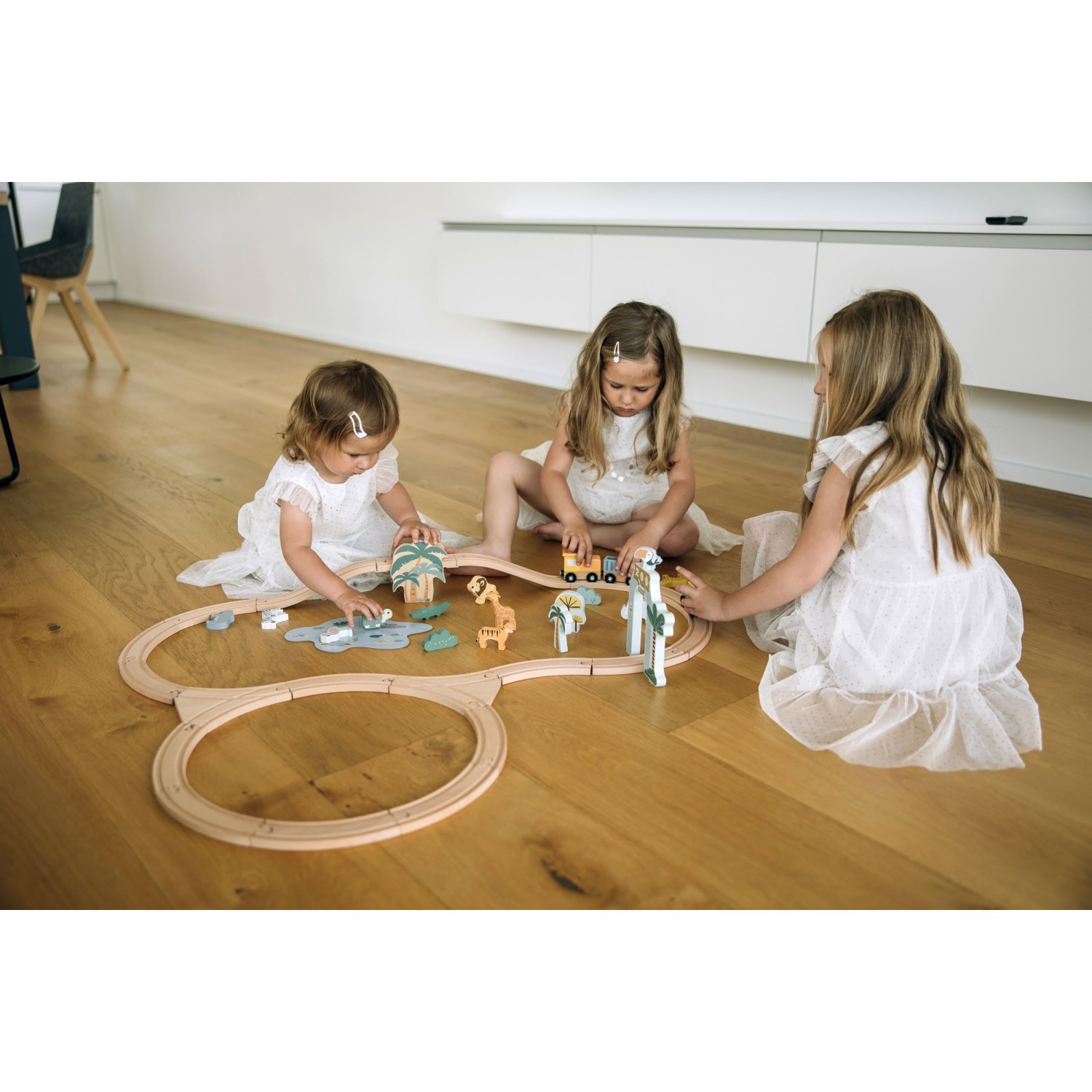 Free 2 Play željeznica drvena s vlakovima i životinjskim prijateljima Free 2 Play željeznica drvena s vlakovima i životinjskim prijateljima