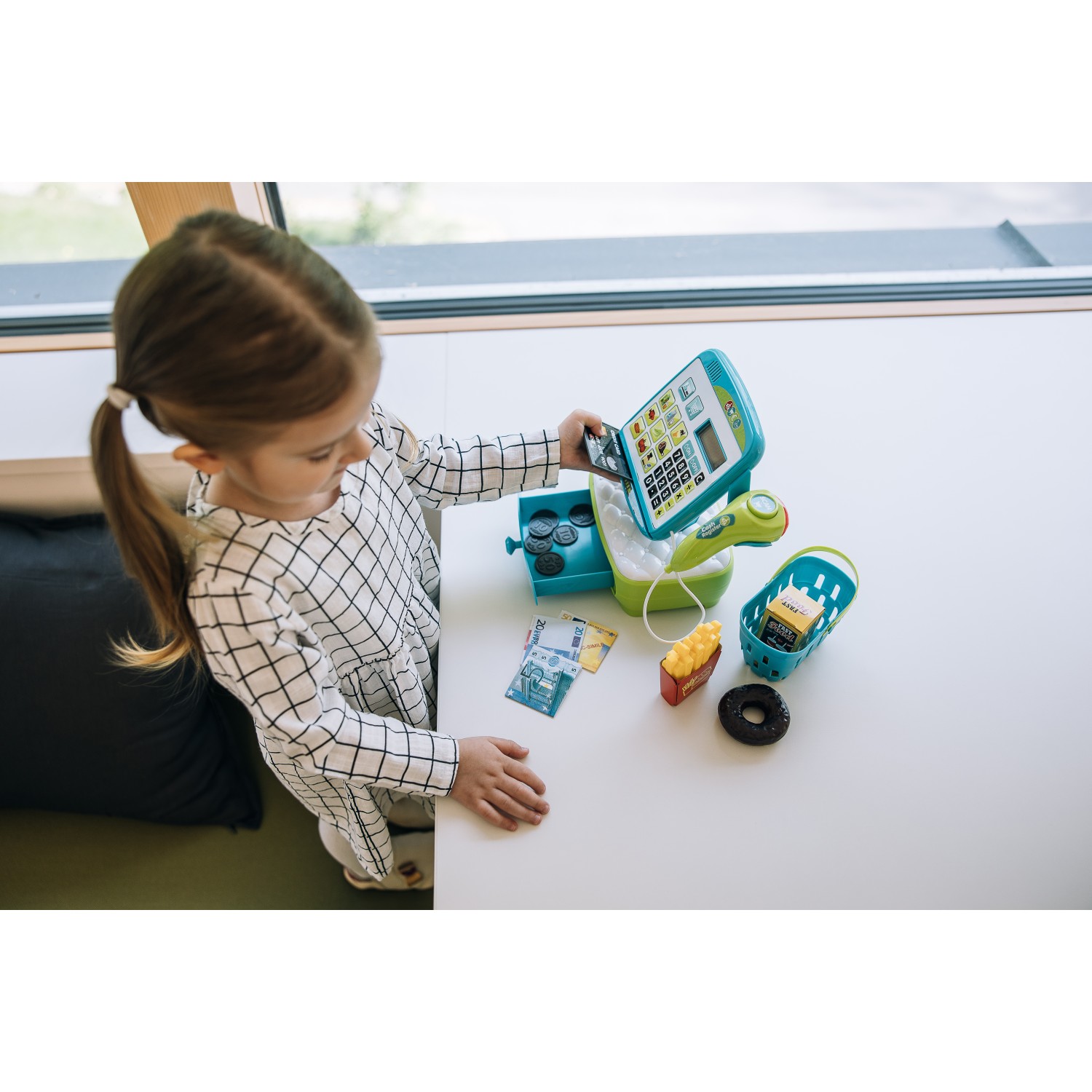 Free 2 Play Blagajna s čitalcem in dodatki