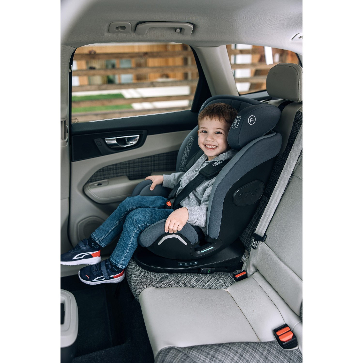 Avtosedež i-Size GALLANT PRO Black 76-150 cm