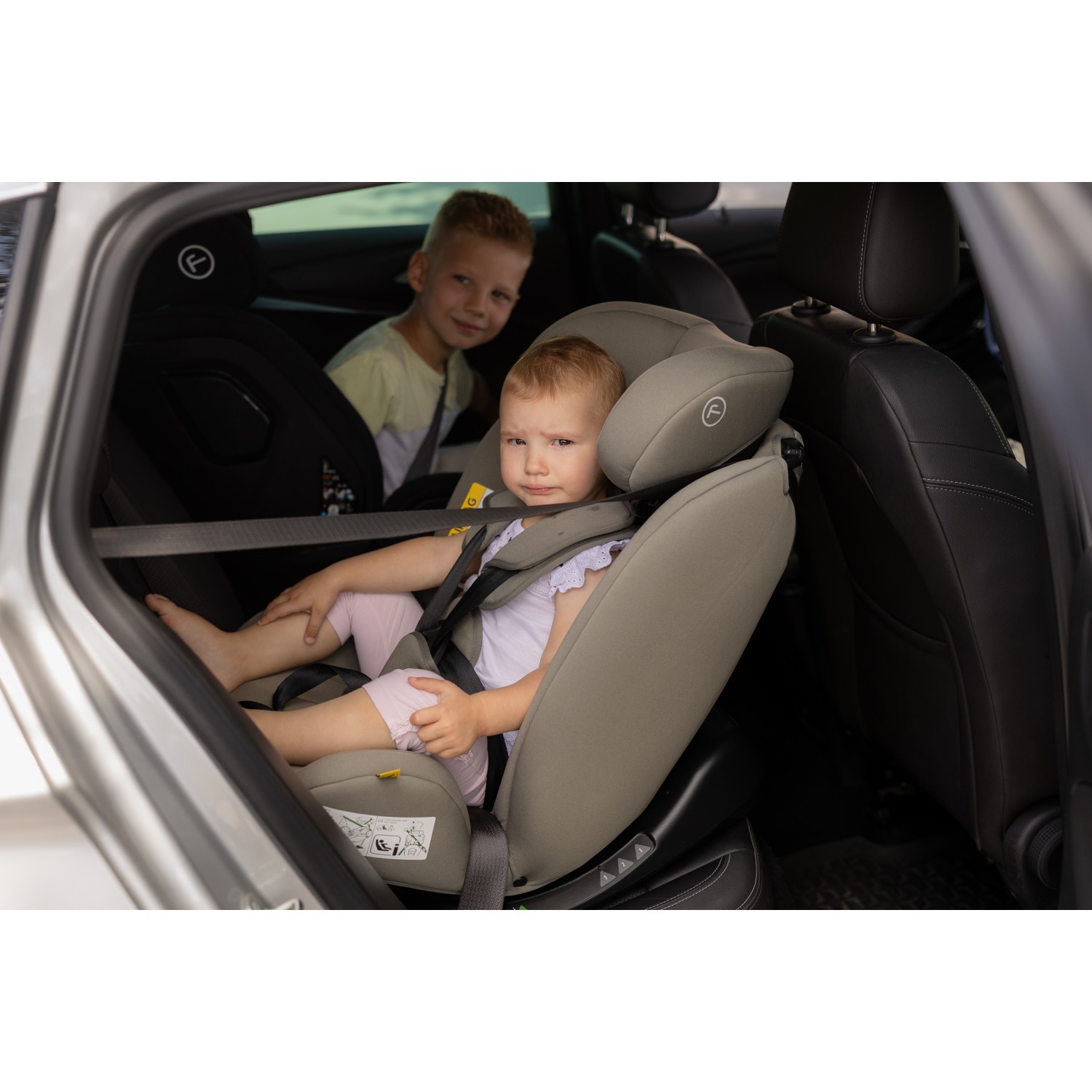 FreeON Autosjedalica i-Size Pollo Grey 40-150 cm FreeON Autosjedalica i-Size Pollo Grey 40-150 cm