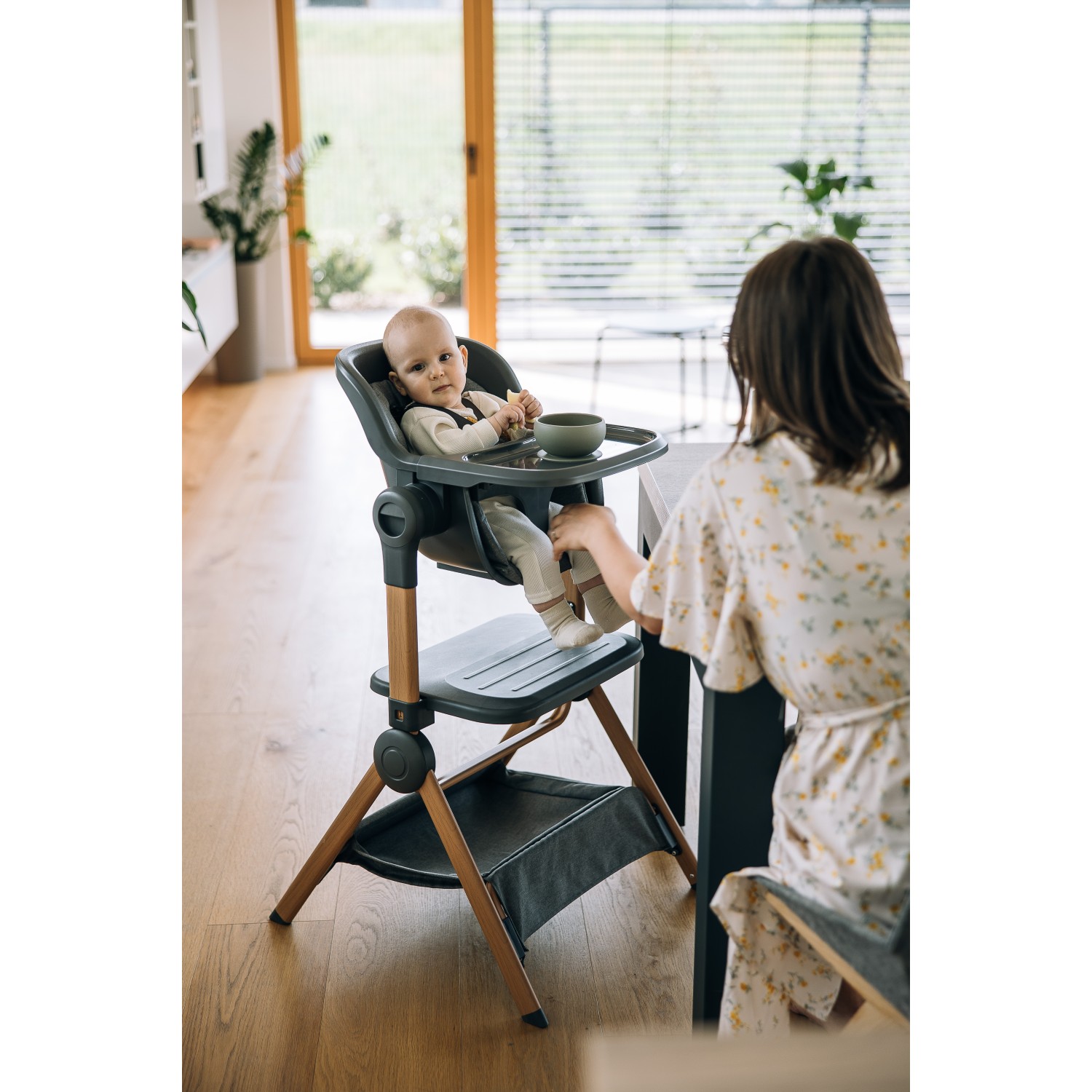 Obposteljna posteljica Nest&Feed in stolček za hranjenje 2 v 1 grey Obposteljna posteljica Nest&Feed in stolček za hranjenje 2 v 1 grey