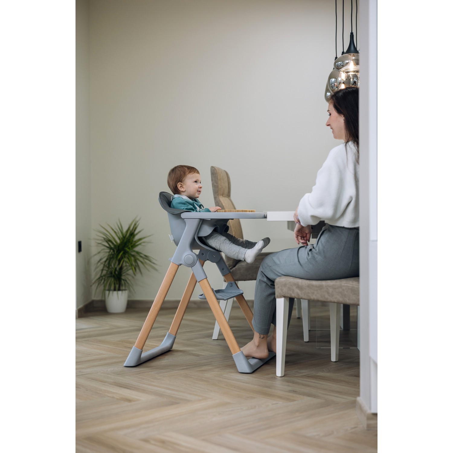 FreeON stol za hranjenje 2v1 Flexi Grow siva