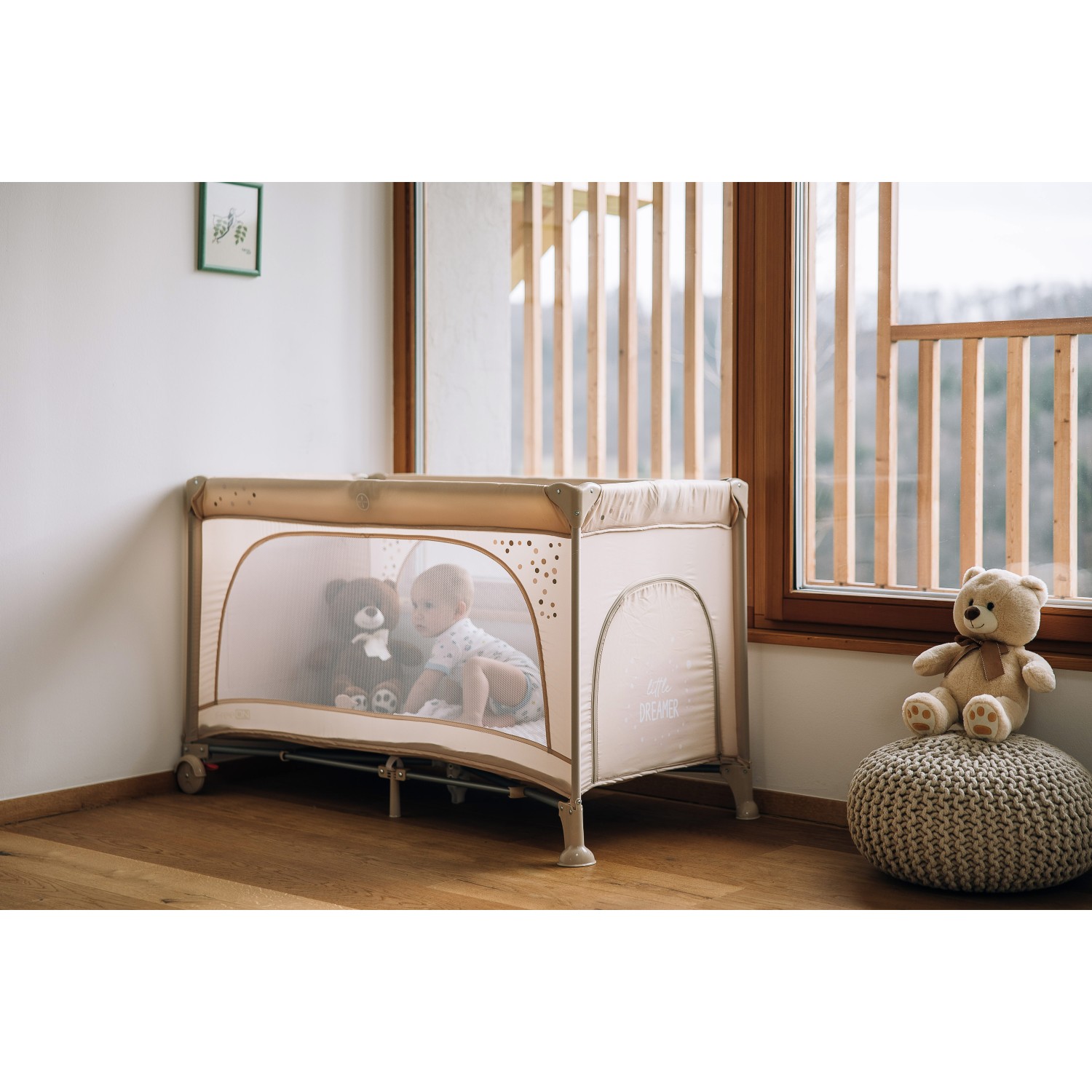 FreeON prenosna postelja Nook z odprtino beige
