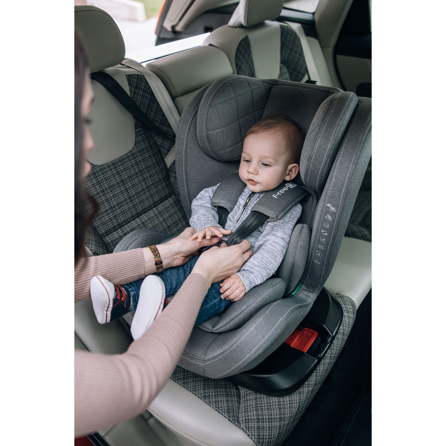 Avtosedež i-Size 40-150 cm Sierra gray Avtosedež i-Size 40-150 cm Sierra gray