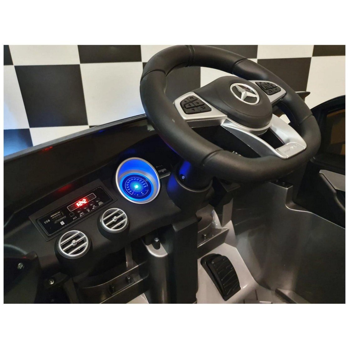 12V MERCEDES GLC 63 COUPE’  Metallic Silver - auto na akumulator