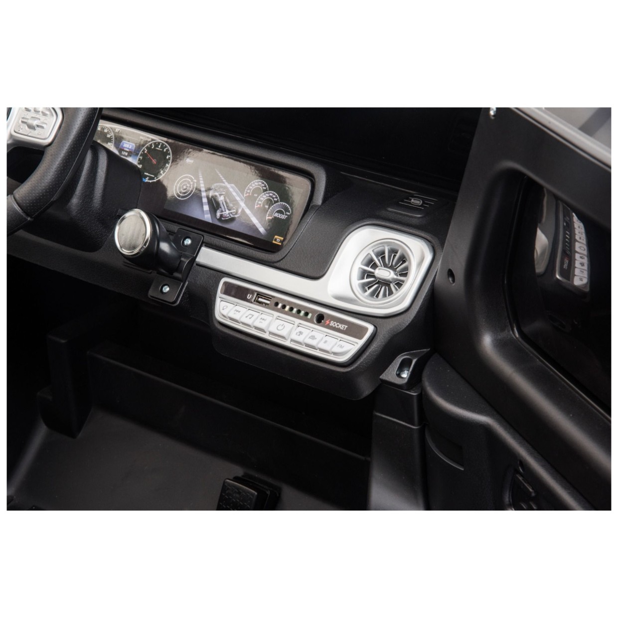 18V Mercedes-Benz G63 AMG 4x4, 200W - auto na akumulator, bijeli 18V Mercedes-Benz G63 AMG 4x4, 200W - auto na akumulator, bijeli