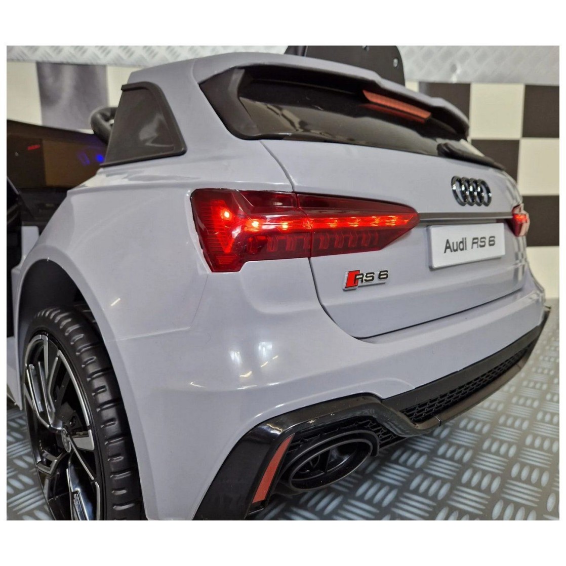 Avto na akumulator 12V Audi RS6 Nardo Grey Avto na akumulator 12V Audi RS6 Nardo Grey