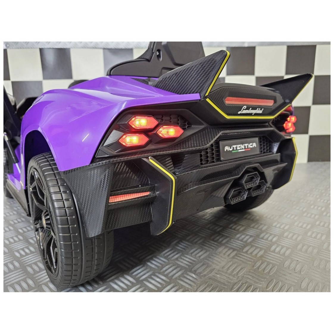 Otroški avto na akumulator 12V LAMBORGHINI AUTENTICA Purple