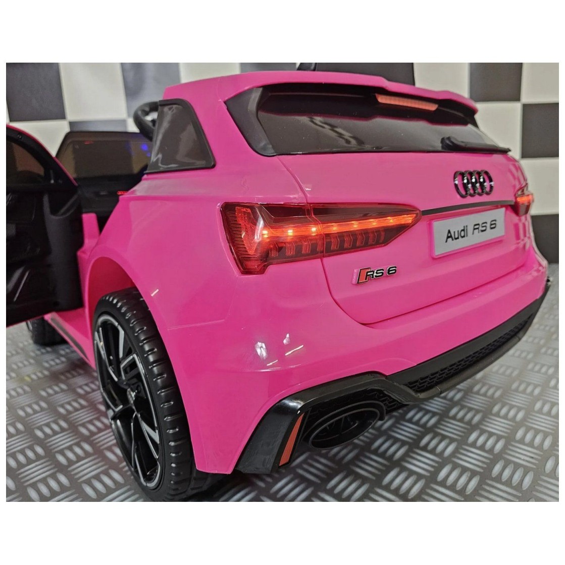 Avto na akumulator 12V Audi RS6 Pink Avto na akumulator 12V Audi RS6 Pink