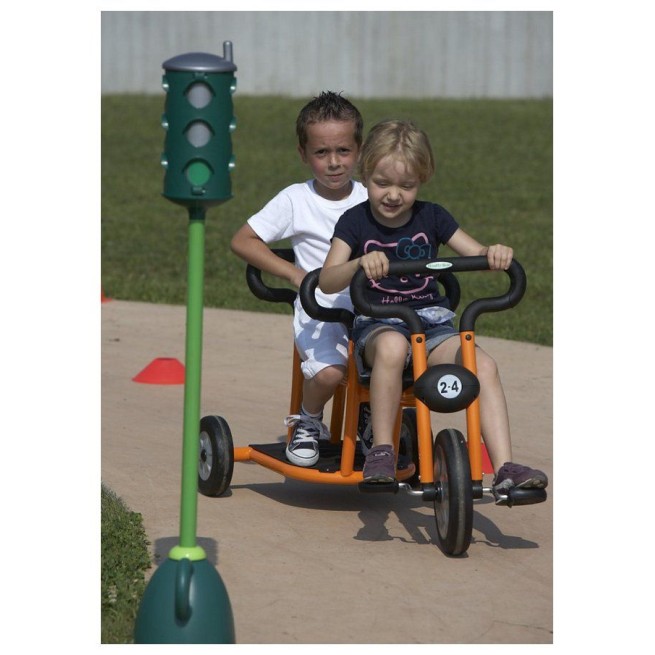 Tricikel za 2 otroka LINEA PILOT 200 ACTIVE Tricikel za 2 otroka LINEA PILOT 200 ACTIVE