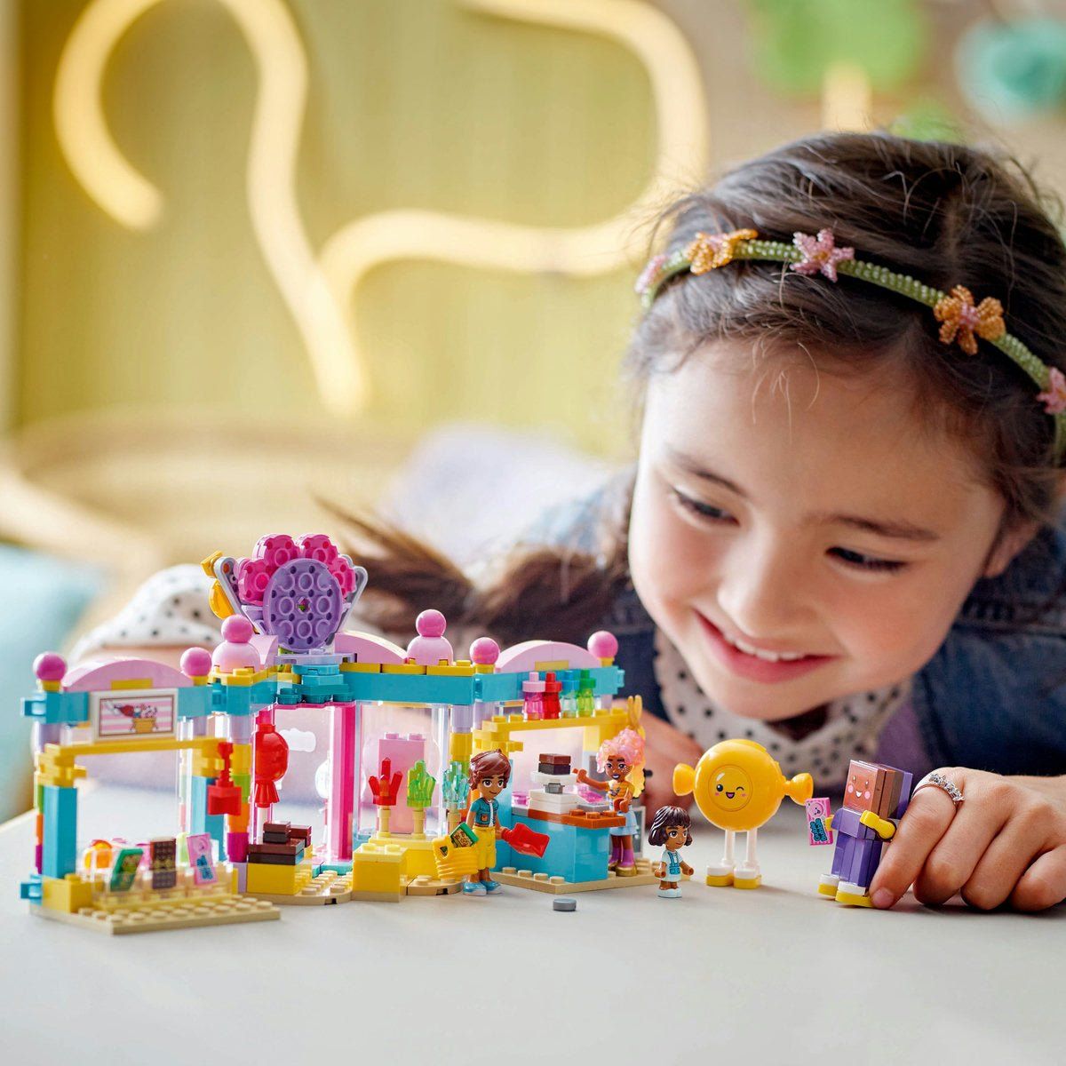 Lego® Friends 42649 Trgovina z bomboni v Heartlake Cityju
