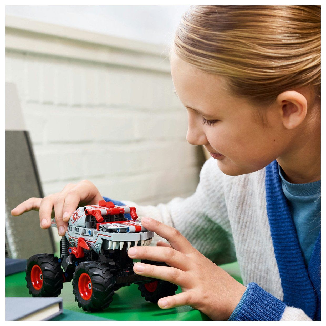 Lego® Technic™ 42200 Monster Jam™ ThunderROARus™ na poteg