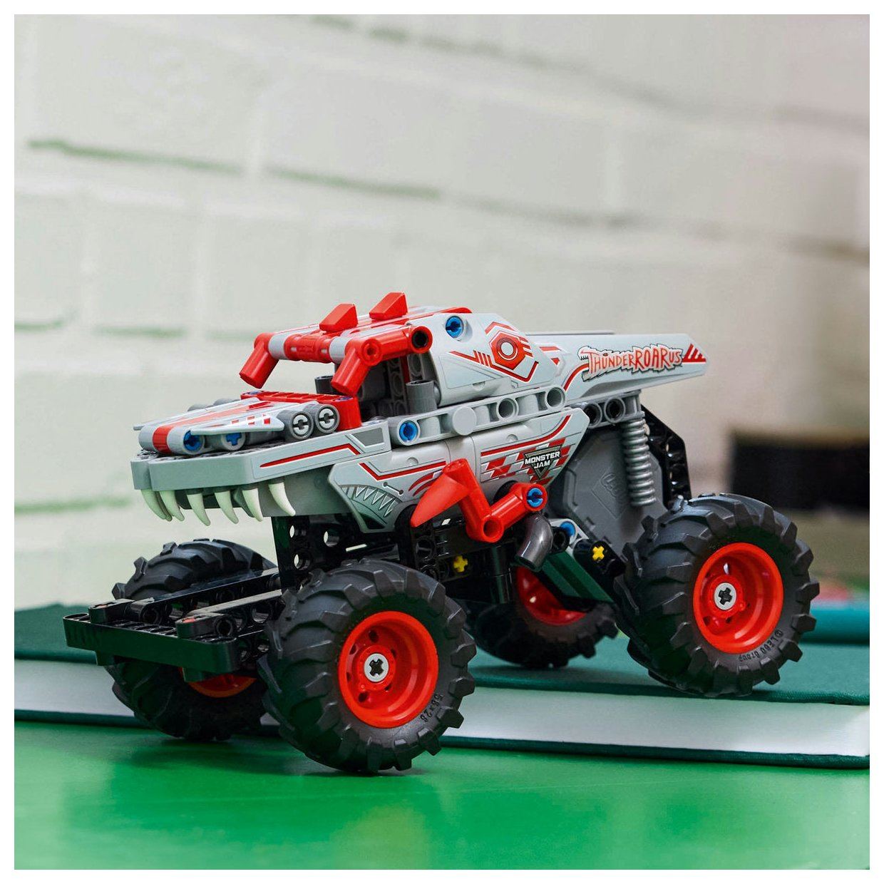Lego® Technic™ 42200 Monster Jam™ ThunderROARus™ na poteg
