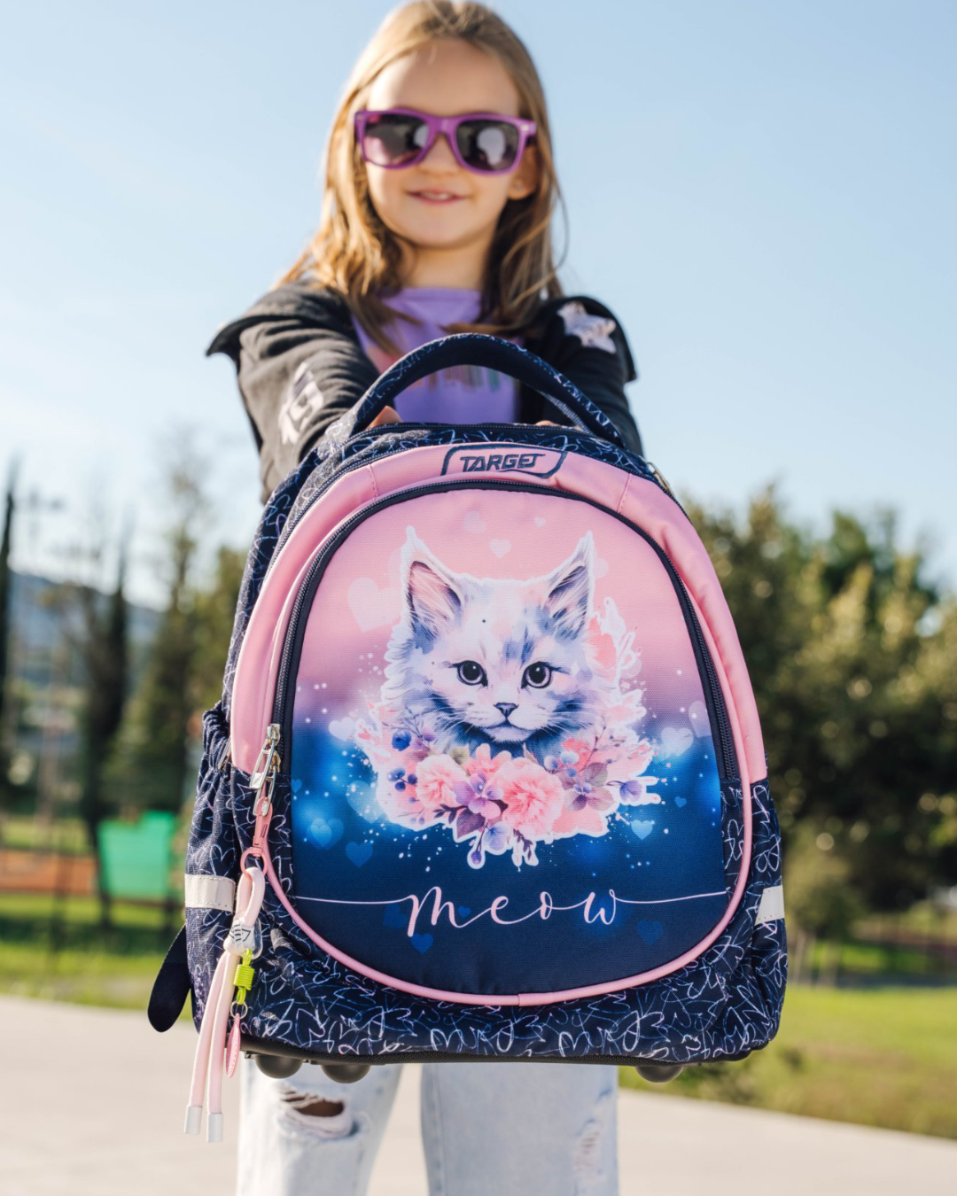 Deklica s torbo Target