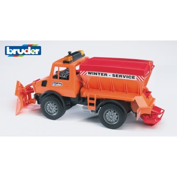 Bruder tovornjak MB Unimog s snežnim plugom