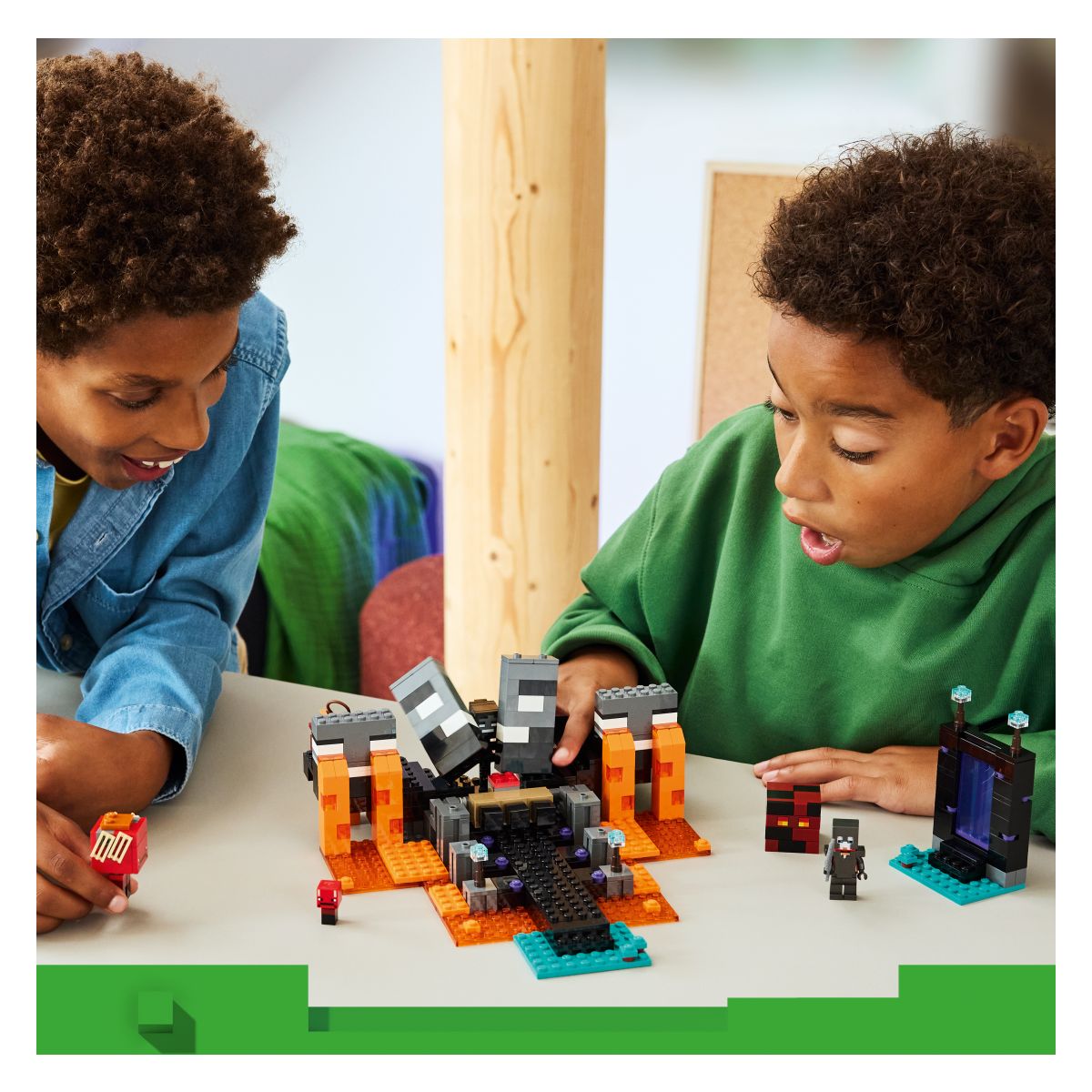 Kocke Minecraft Spopad z venežem 21590 Kocke Minecraft Spopad z venežem 21590