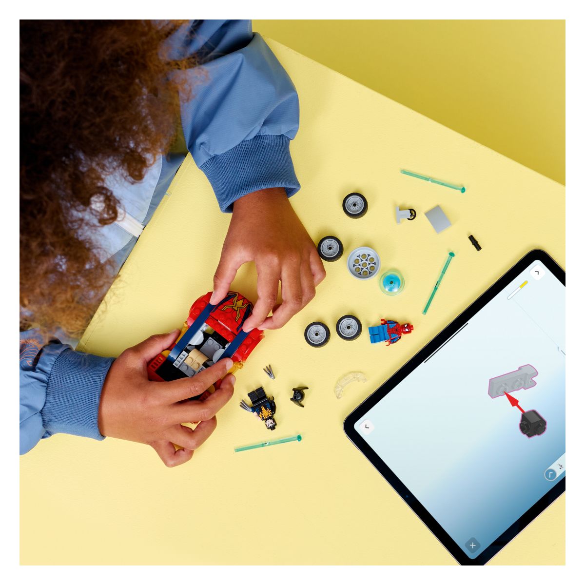 Kocke Super Heroes Spider-Man v avtomobilu proti venomiziranemu Wolverinu 76336