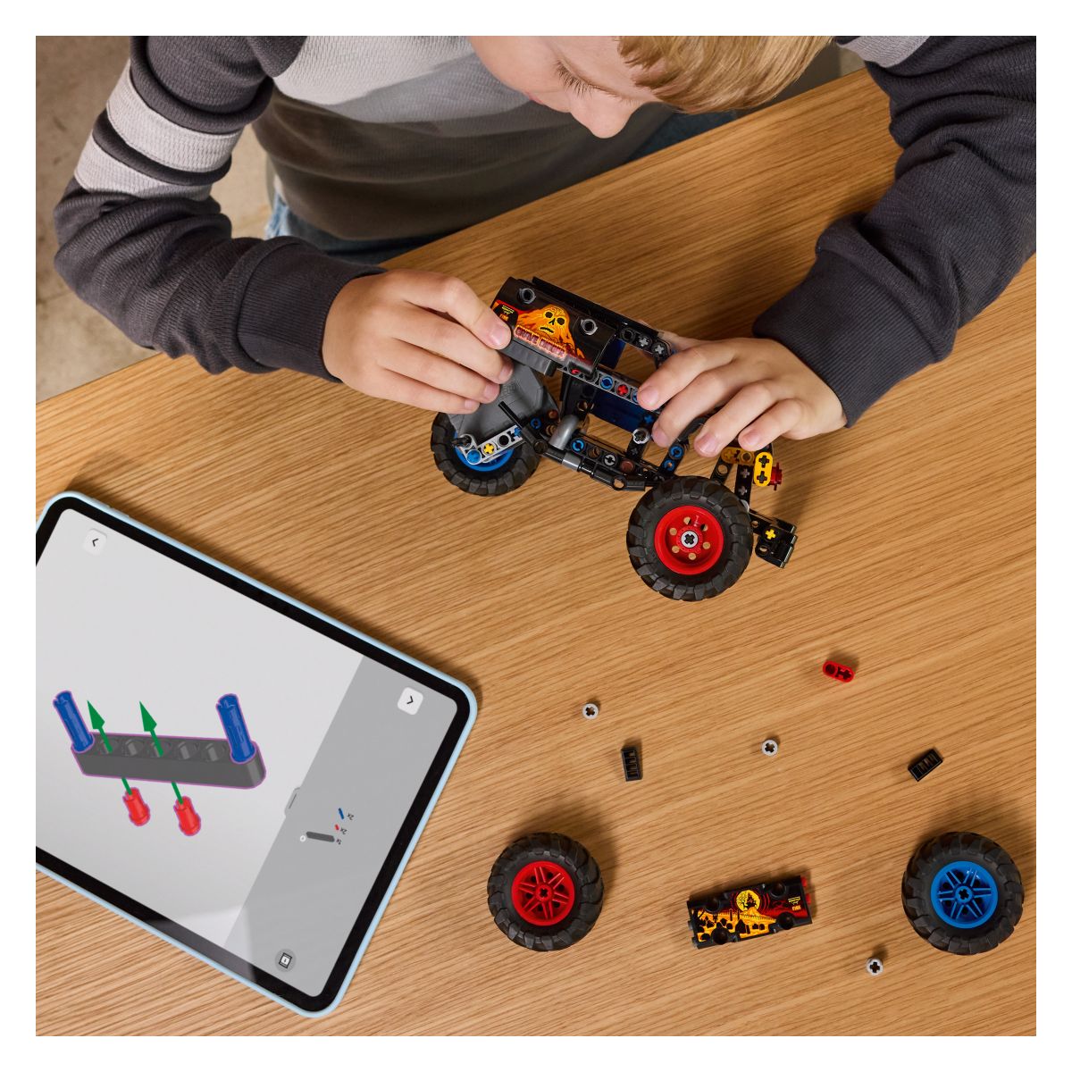 Kocke Technic Monster Jam Grave Digger Ogenj in led 42219