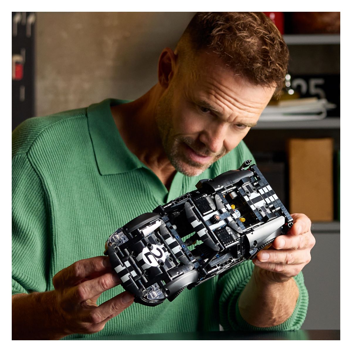 Lego Technic Dirkalni avtomobil 1966 Ford GT40 MKII 42223