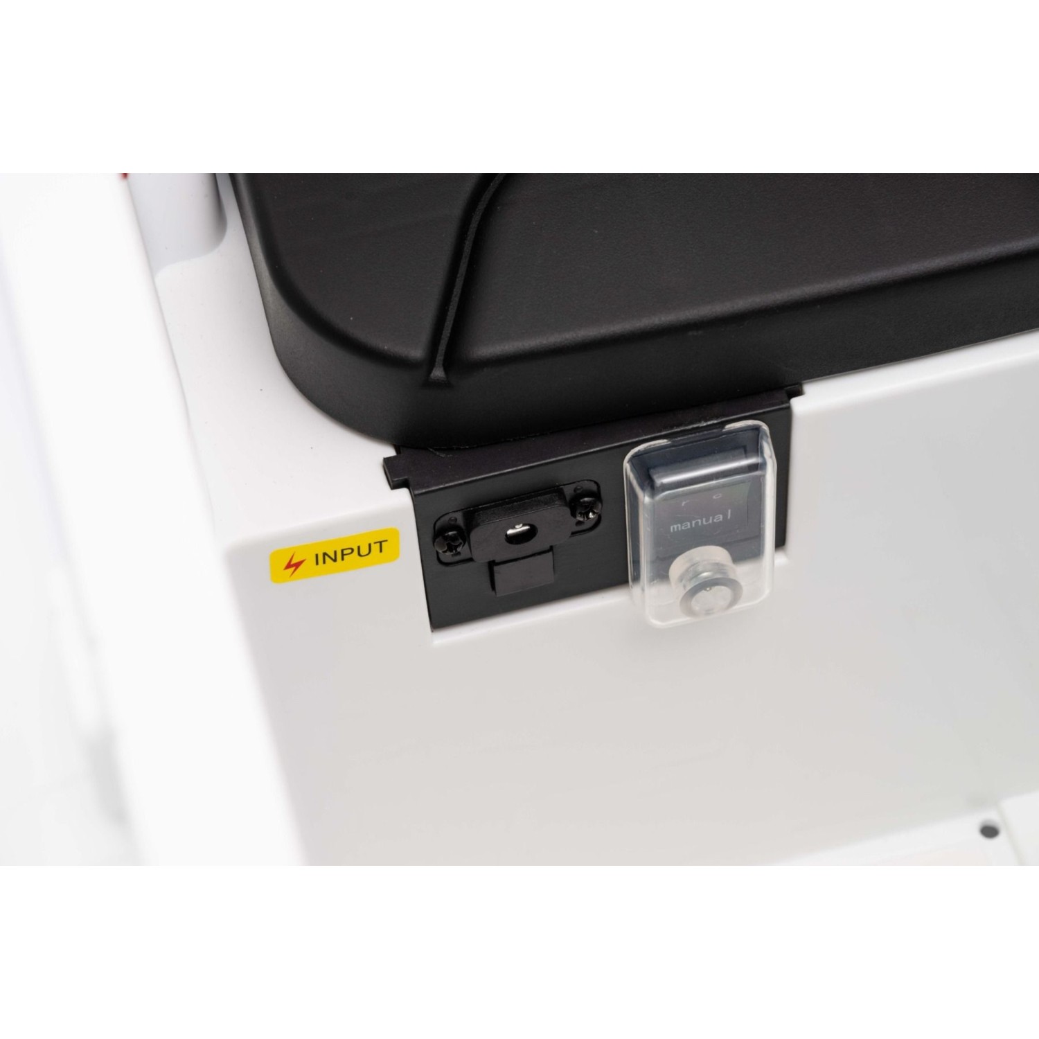 11V Land Rover Defender 110 SVX 11V Land Rover Defender 110 SVX, avto na akumulator