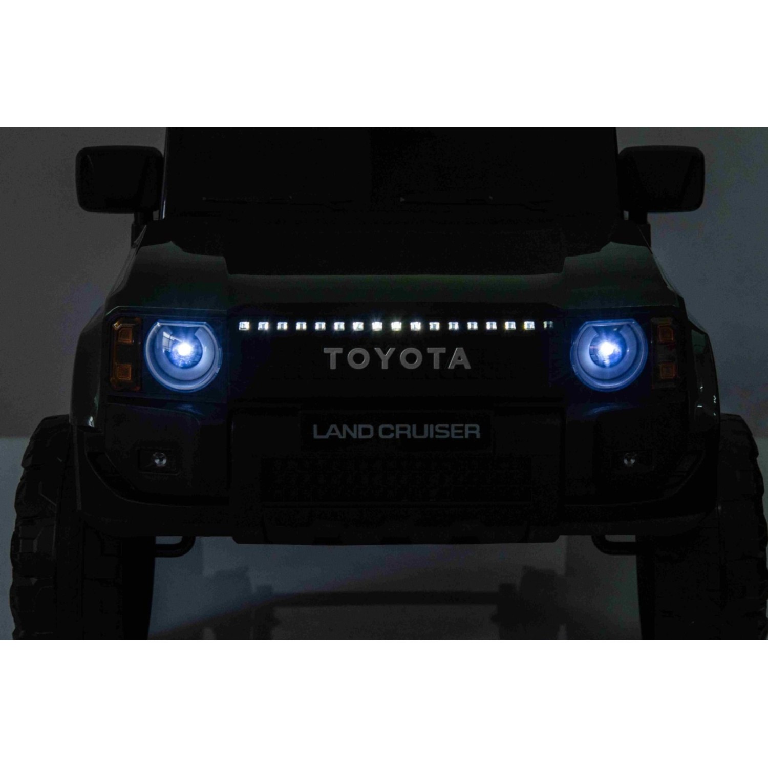 11V avto na daljinca Toyota Landcruiser, vojaški 11V avto na daljinca Toyota Landcruiser, bluetooth