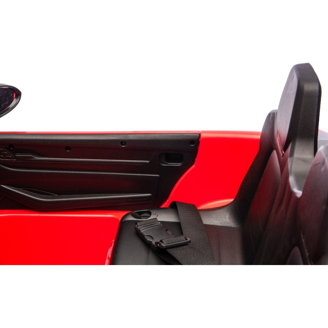 Beneo 11V avto na daljinca Porsche Macan, 2x35W, 2x2, rdeč 11V avto na daljinca Porsche Macan, 2x35W, 2x2, rdeč