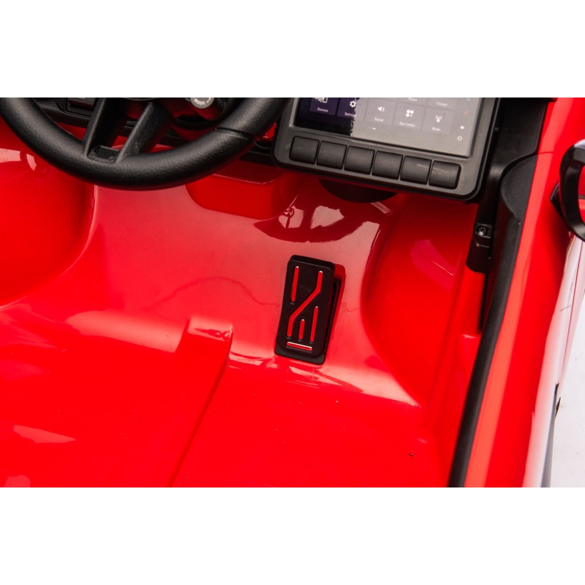 Beneo 11V avto na daljinca Porsche Macan, 2x35W, 2x2, rdeč 11V avto na daljinca Porsche Macan, 2x35W, 2x2, rdeč