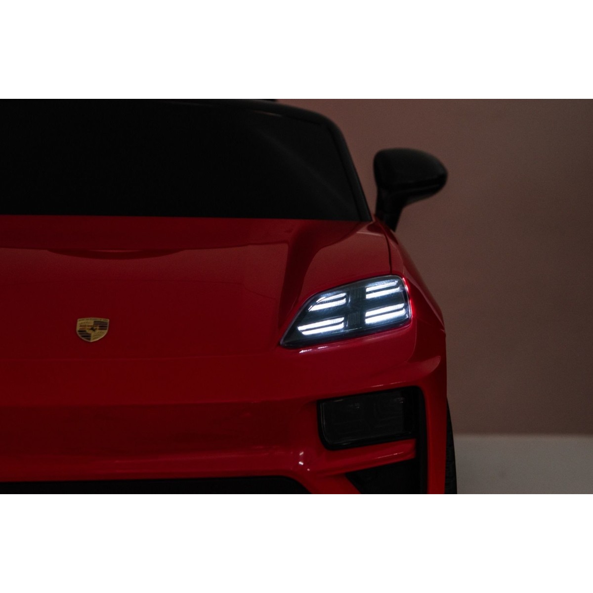 Beneo 11V avto na daljinca Porsche Macan, 2x35W, 2x2, rdeč 11V avto na daljinca Porsche Macan, 2x35W, 2x2, rdeč