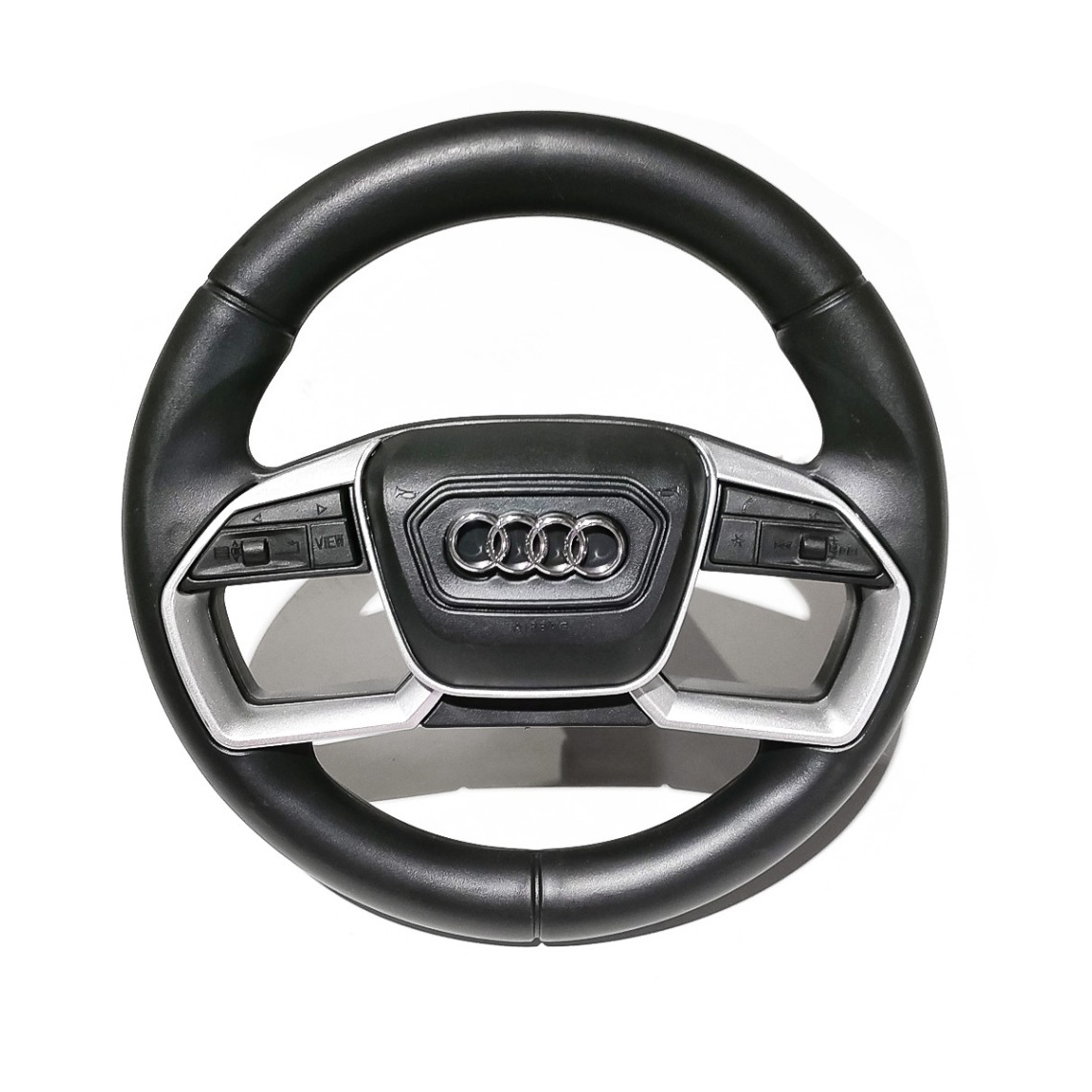 Zamjenski upravljač za električni automobil Audi E-tron. Zamjenski upravljač za električni automobil Audi E-tron.