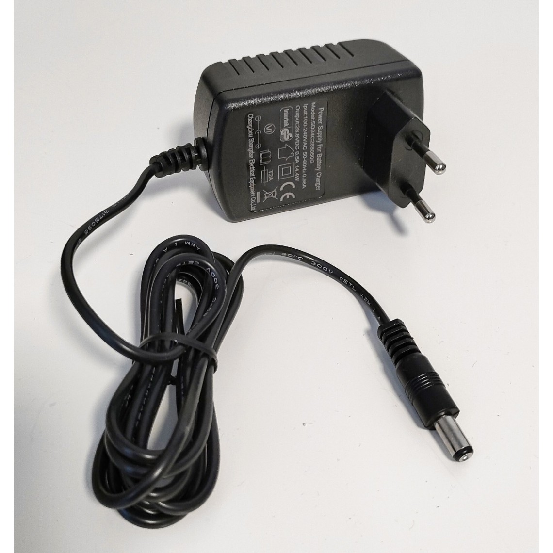 OEM 24V polnilnik za akumulator za avto na akumulator (EU vtič) OEM 24V polnilnik za akumulator za avto na akumulator (EU vtič)
