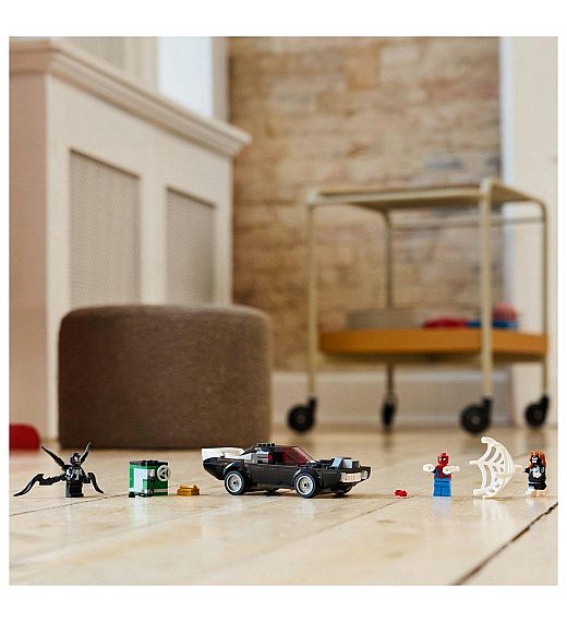 Lego® Super Heroes 76309 Spider-Man proti Venomovemu avtu z močnim motorjem Lego
