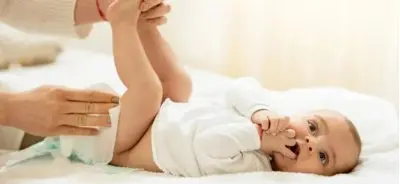 Previjalna miza, kako jo izbrati, uporabljati in ob tem graditi intimno vez z otrokom