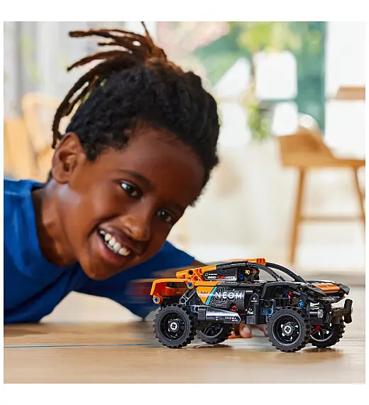 Lego kocke Technic NEOM McLaren Extreme E Race Car 42166