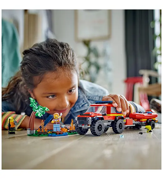 Lego kocke City Vatrogasni terenac s čamcem za spašavanje 60412