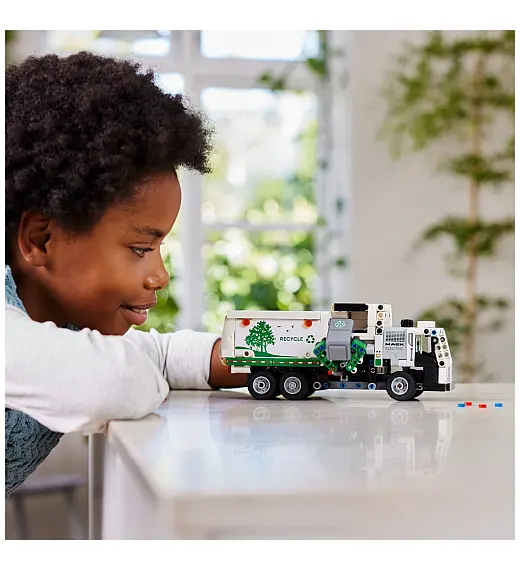 Lego kocke Technic Mack LR Electric smetarsko vozilo 42167