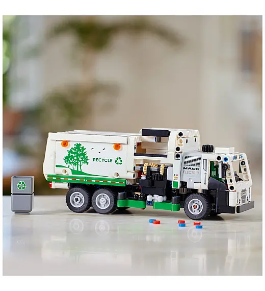 Lego kocke Technic Mack LR Electric smetarsko vozilo 42167