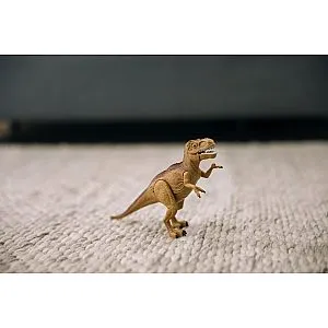 Free 2 Play Tyrannosaurus Rexom i zvučnim i svjetlosnim efektima